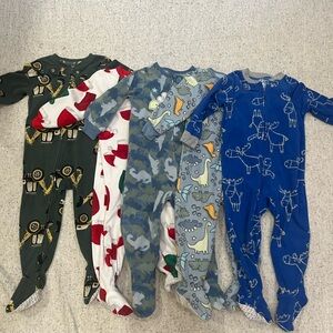 Five fuzzy boys footy pajamas size 2t
